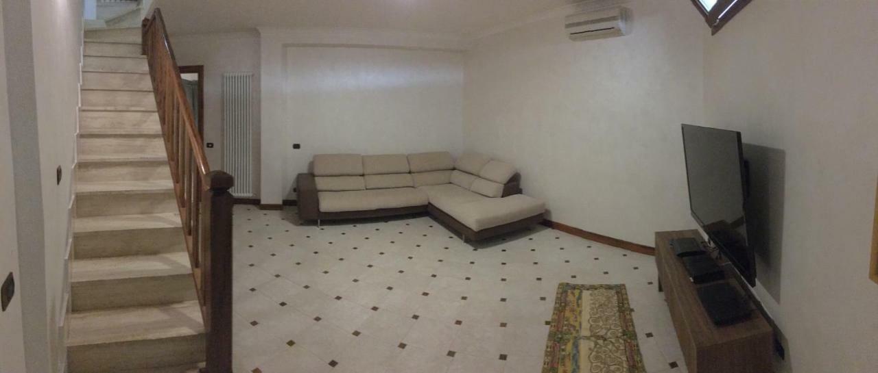 Villa Venere Near The Sea- 25 Minutes To S.Peter 라디스폴리 외부 사진
